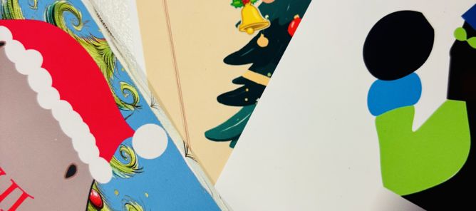 en eske med et bilde av en tegneseriefigur på en eske med et bilde av en tegneseriefigur på