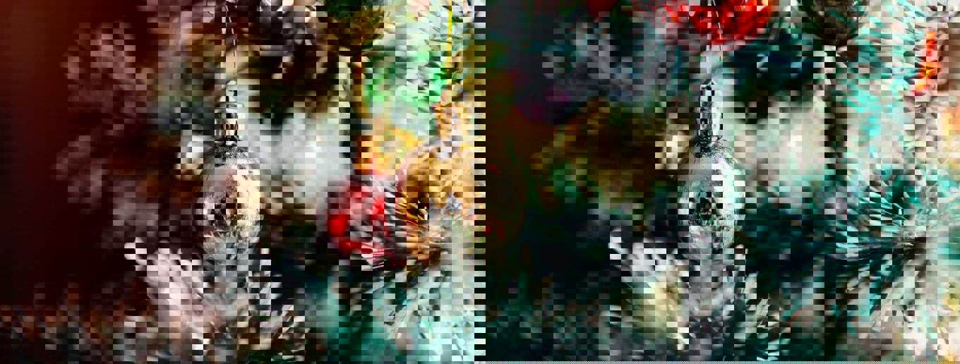 Et juletre i gull og sølv