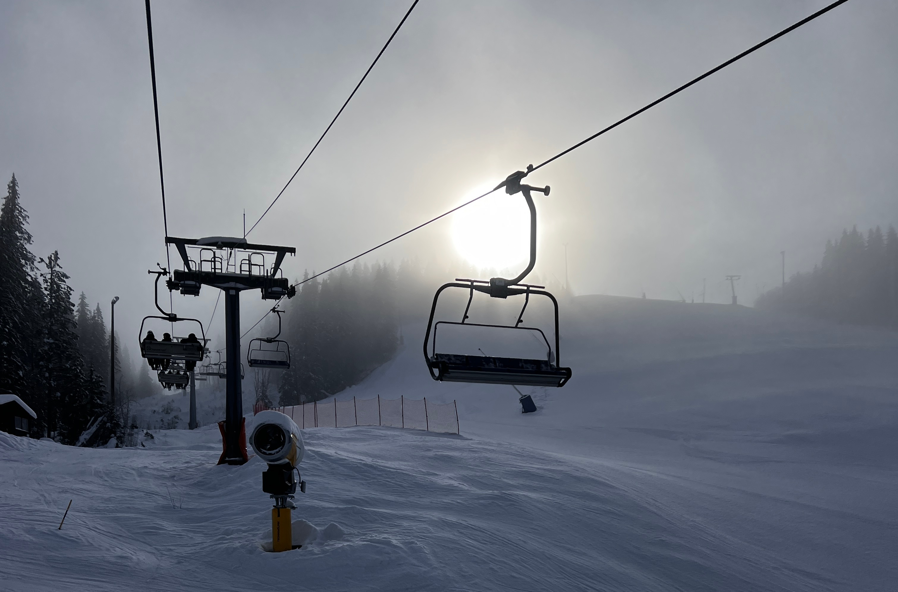 En skiheis med skiheis