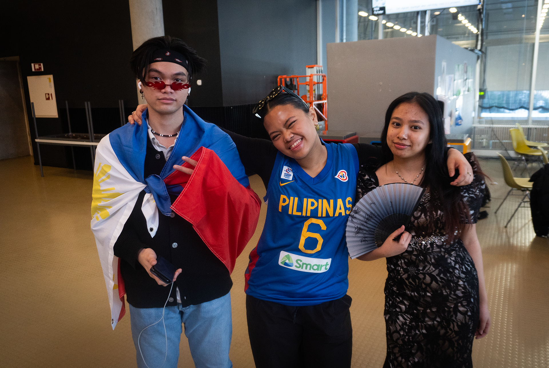 En gruppe mennesker som poserer for kameraet